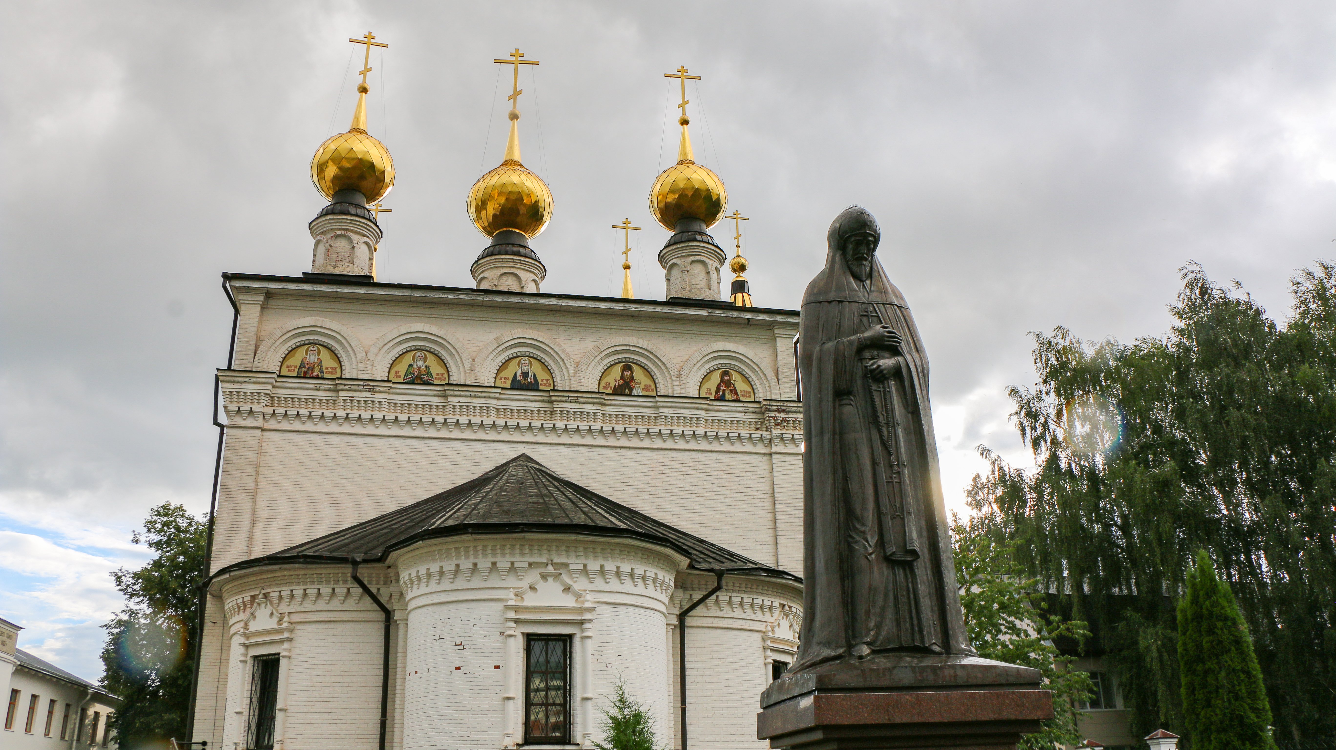 Обзорная автобусная экскурсия по городу с посещением Федоровского монастыря