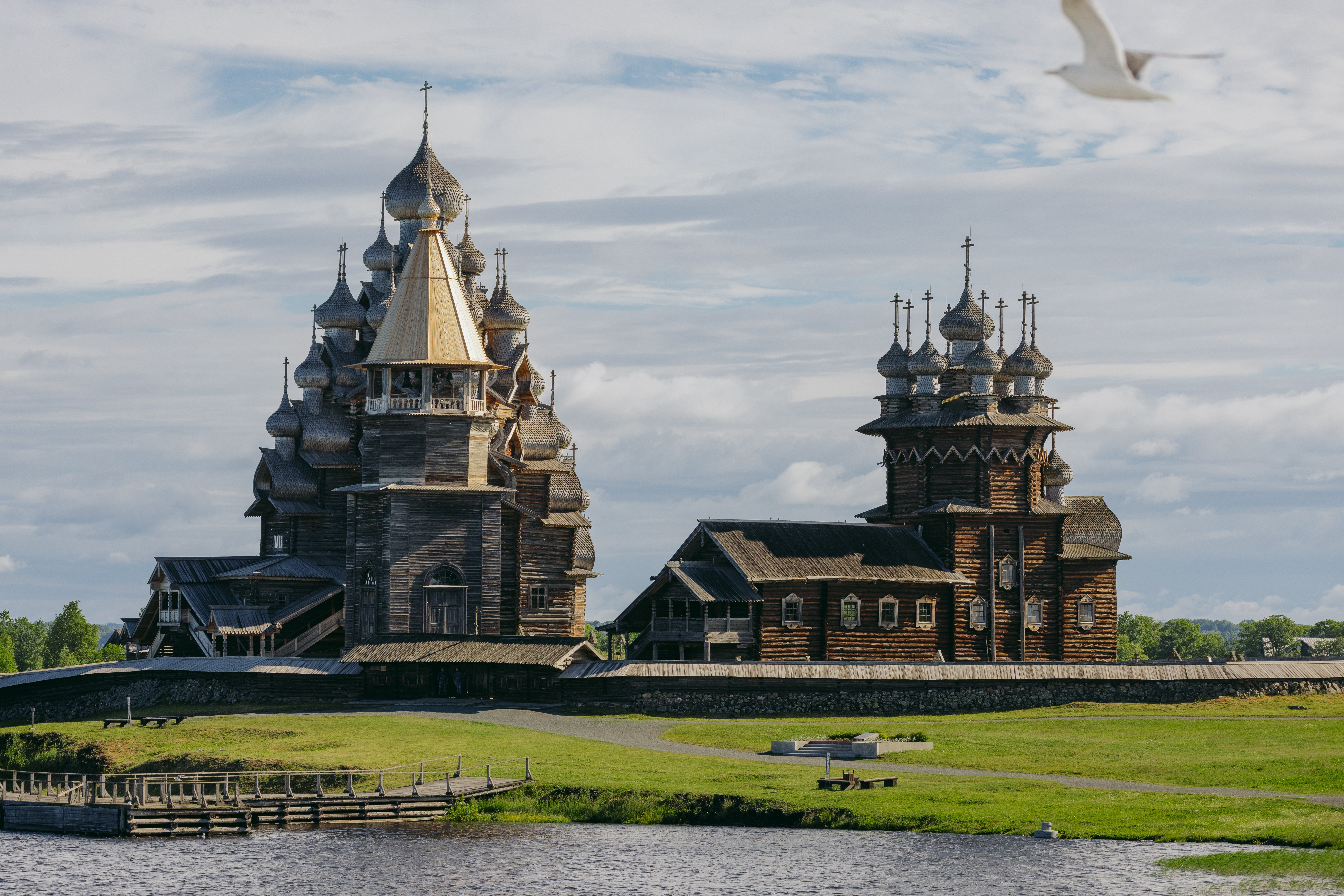 Пешеходная экскурсия "Шедевры острова Кижи" с посещением церкви Преображения Господня