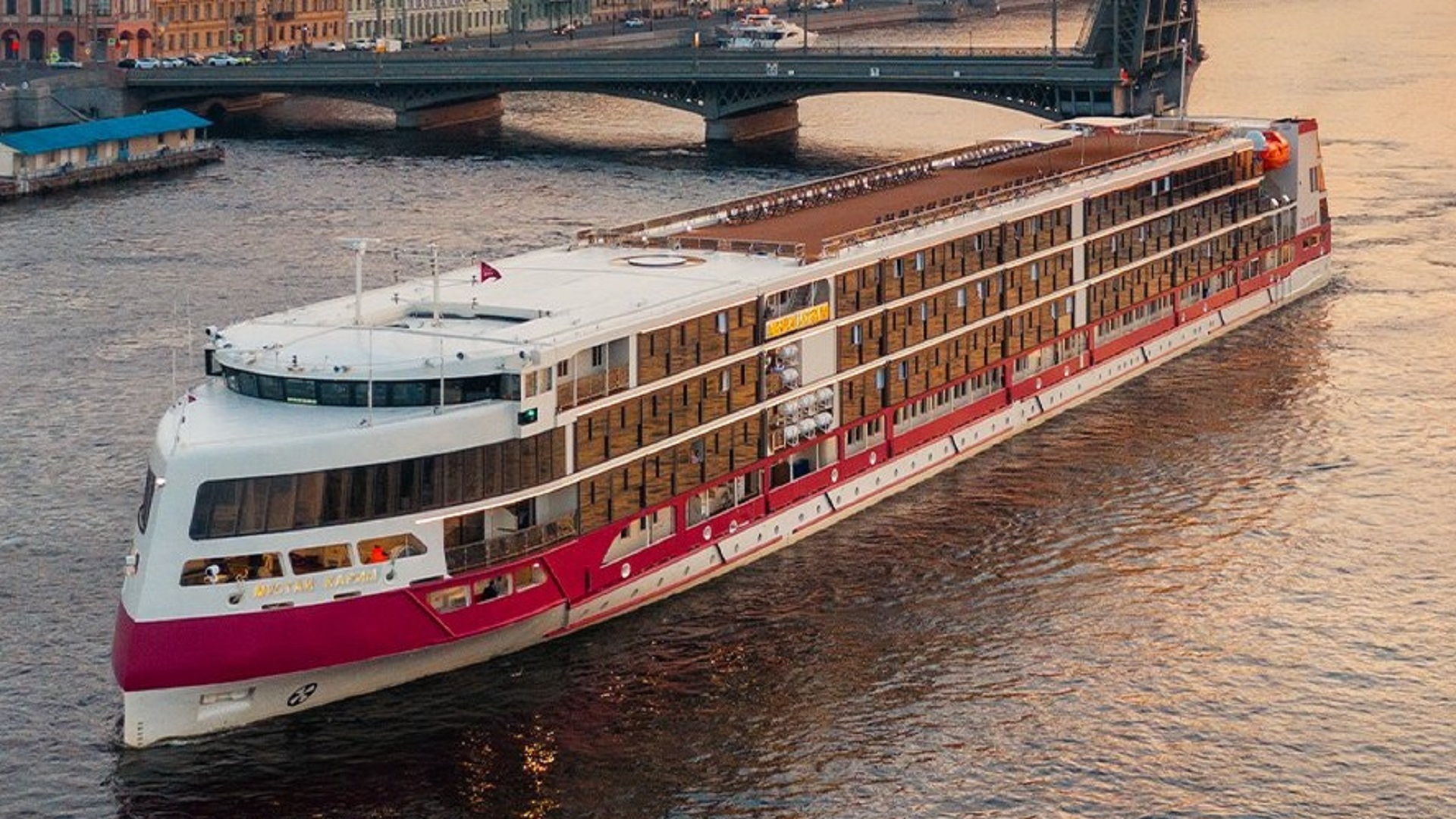 Театральный круиз с компанией "ВодоходЪ"