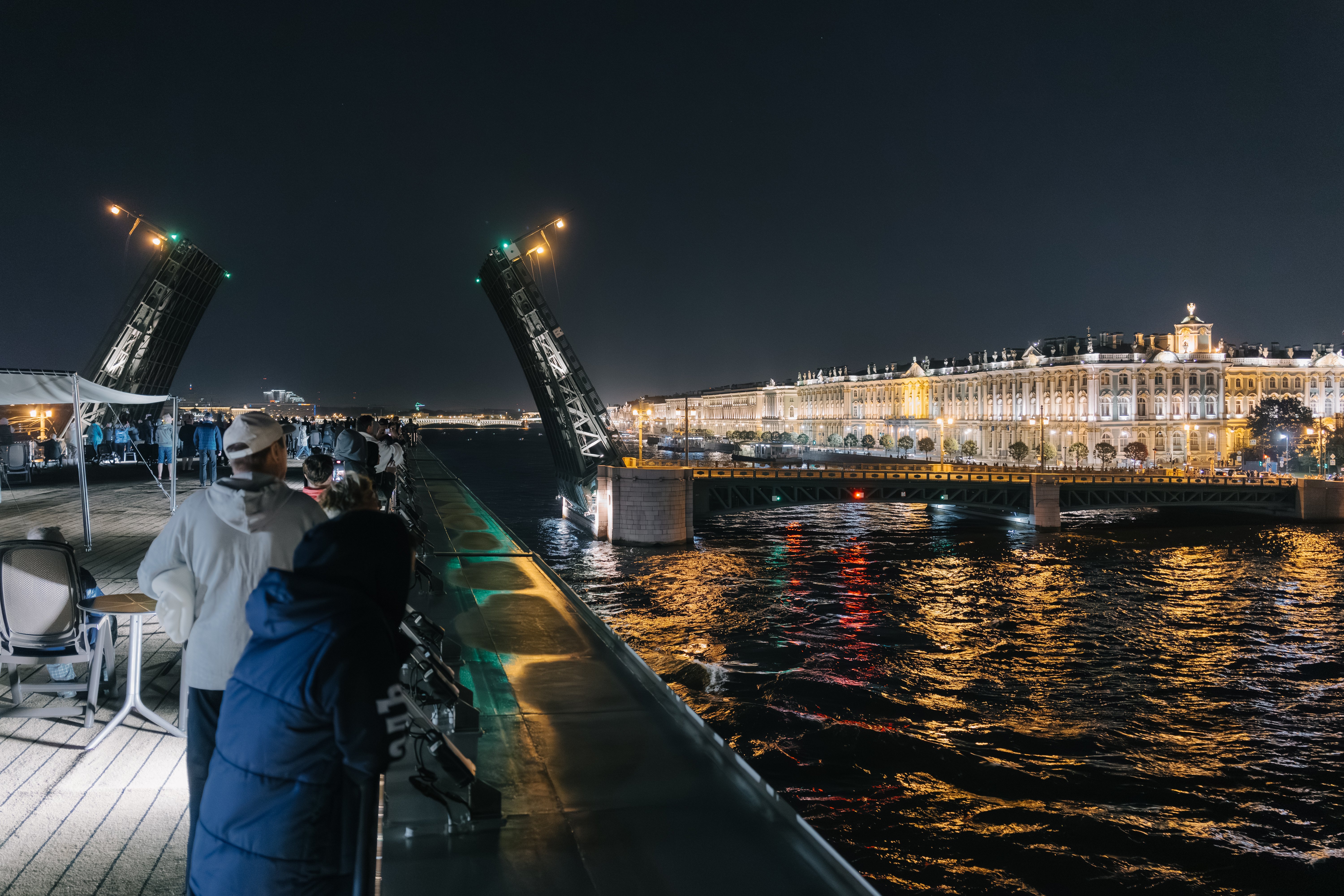 Автобусно-пешеходная экскурсия «Ночной Санкт-Петербург»