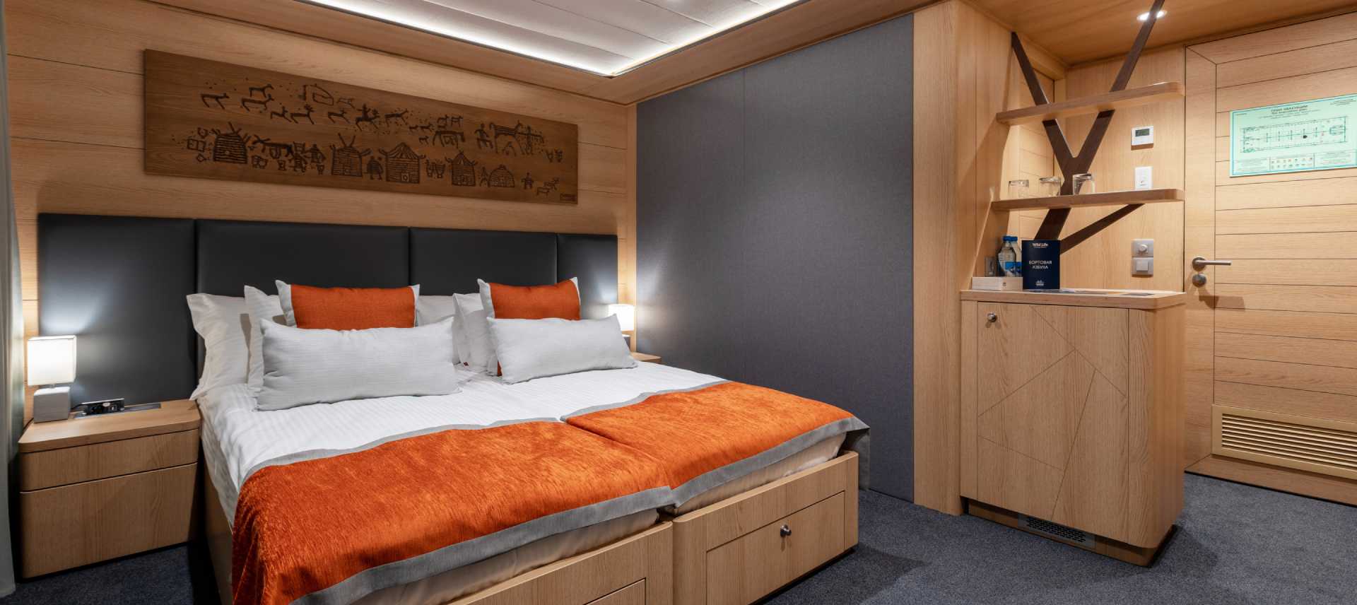 Волжский теплоход «Максим Горький» на Енисее.