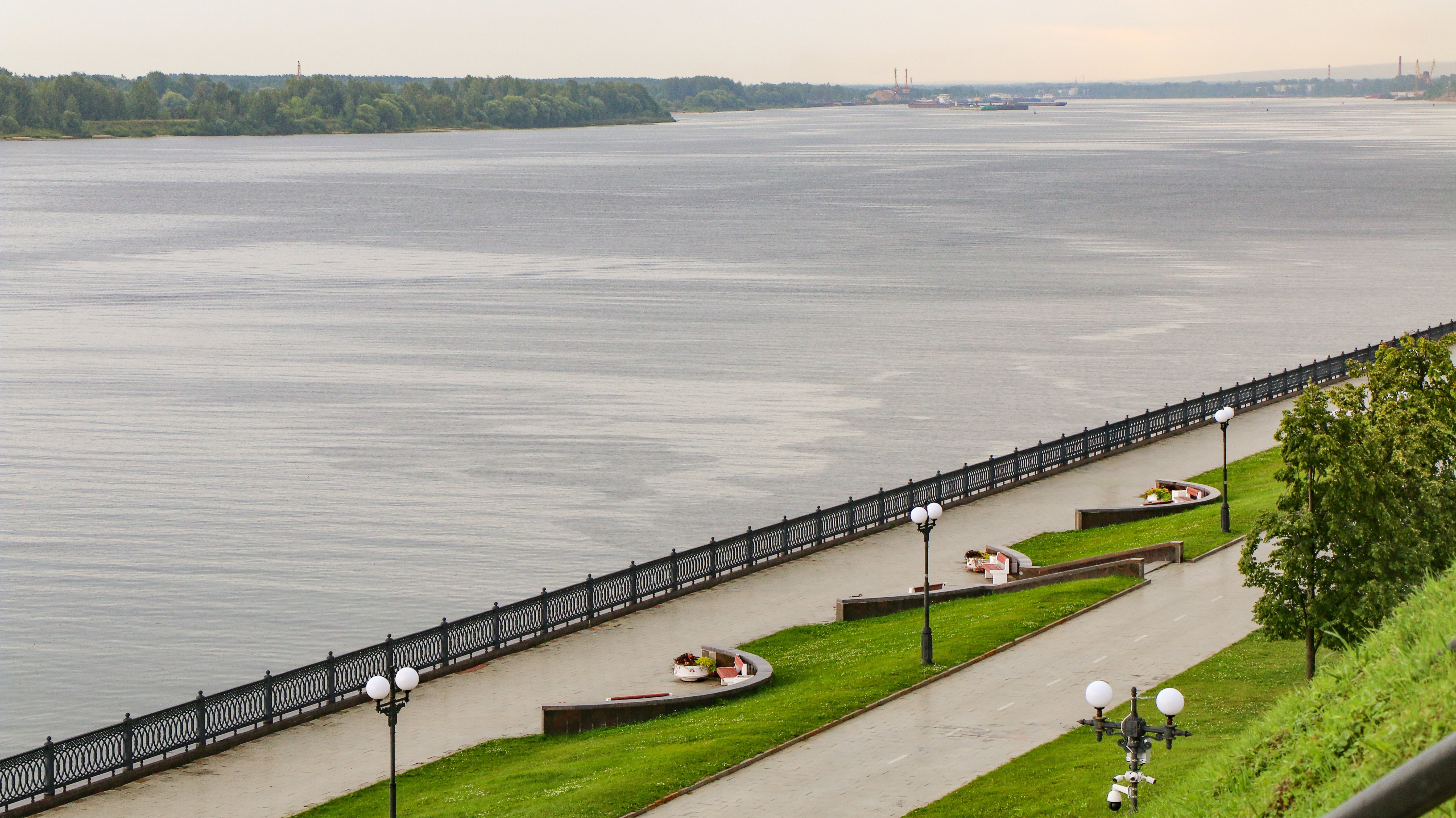 Автобусно-пешеходная экскурсия с посещением театра Волкова, 4,5 – 5 ч.