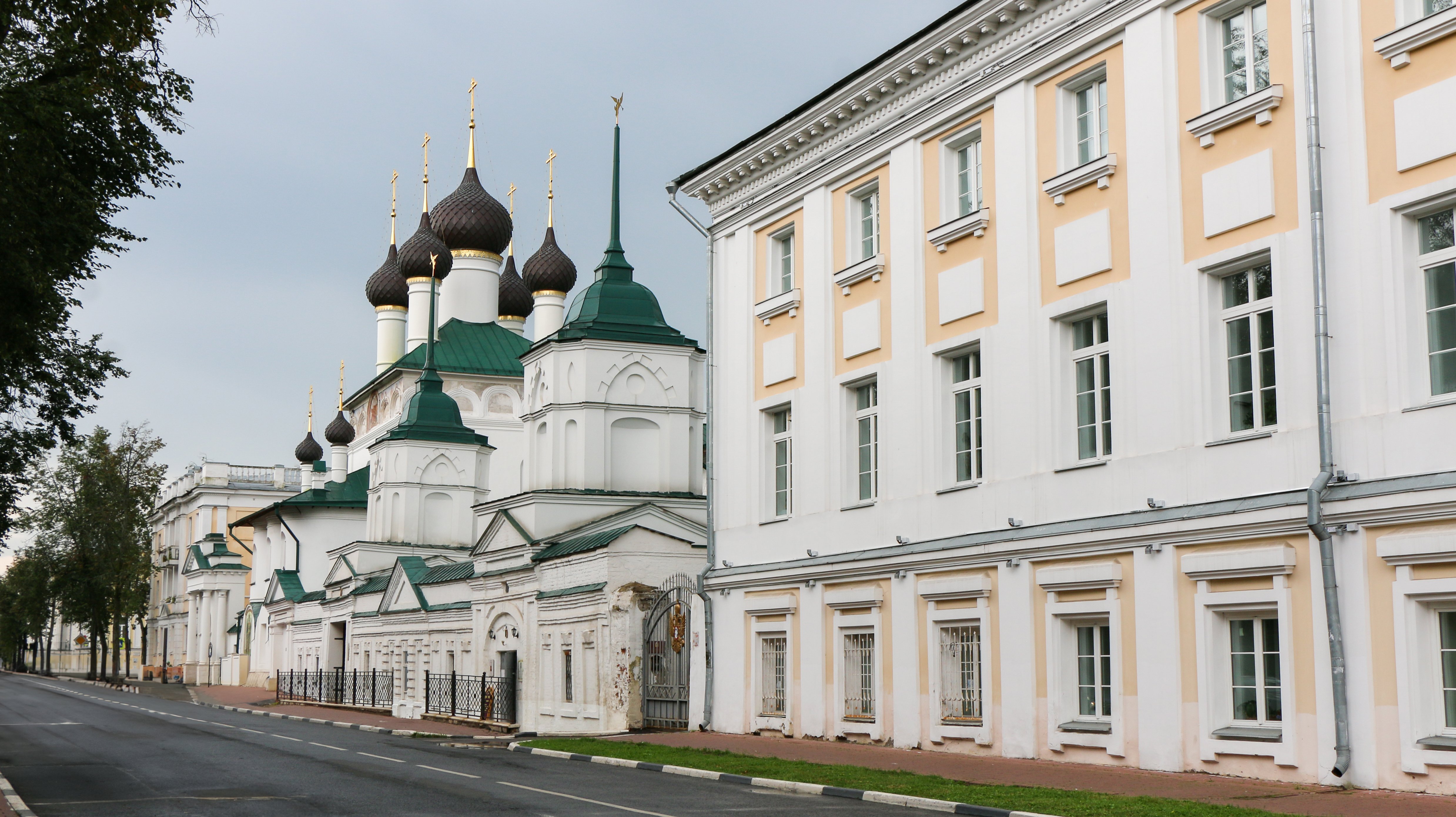 Пешеходная экскурсия с посещением Спасо-Преображенского монастыря и выставки «Иконы Ярославля»