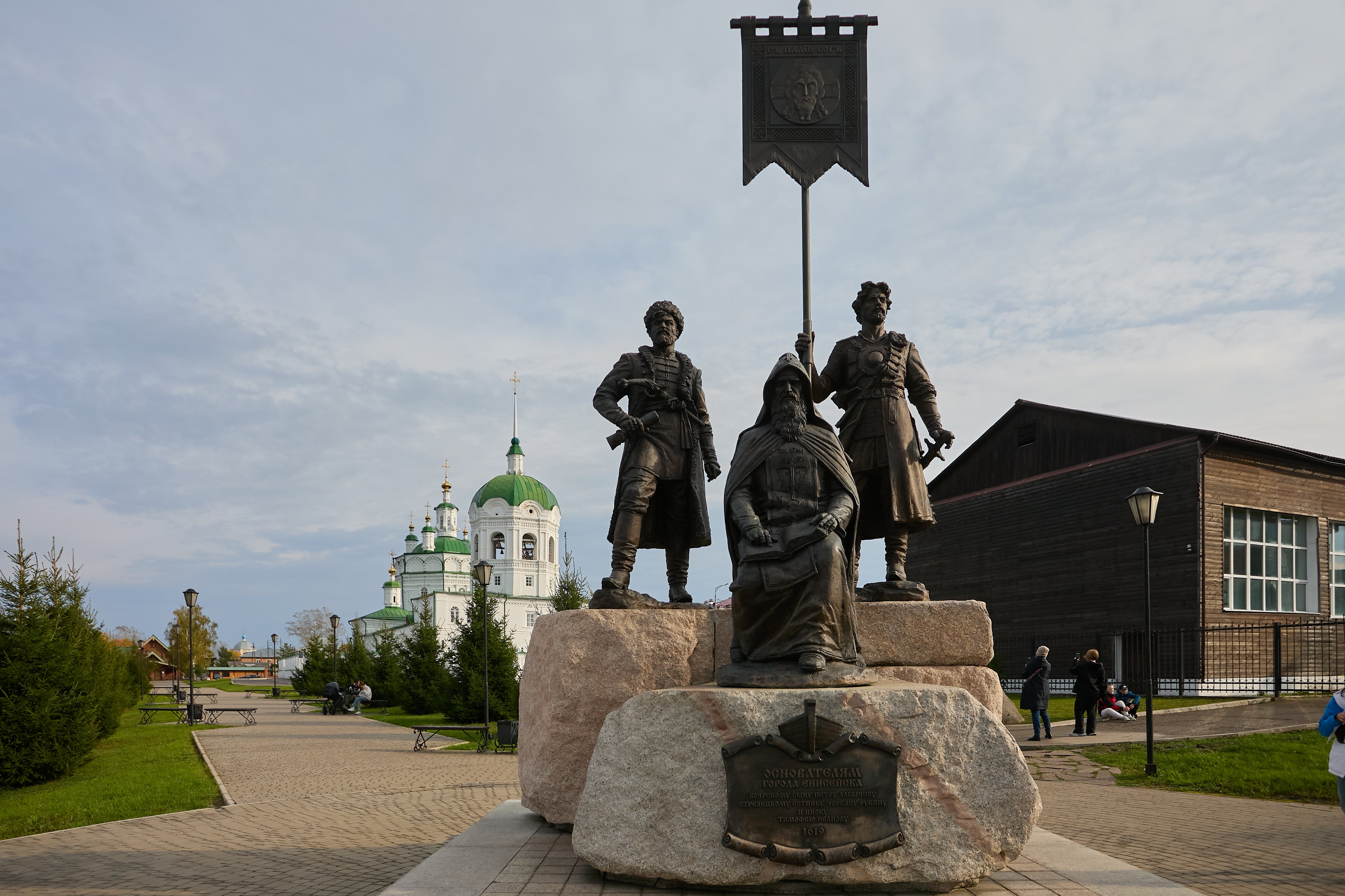 Автобусно-пешеходная обзорная экскурсия по городу с посещением православных храмов Енисейска