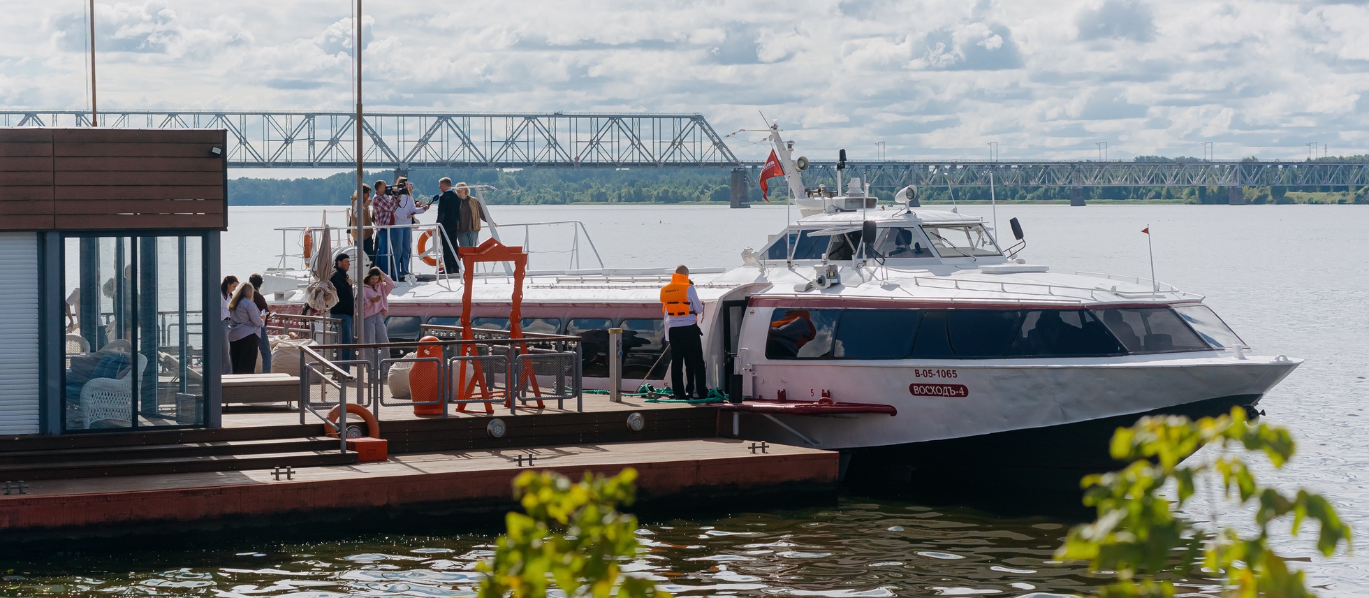 Новый скоростной водный маршрут объединил Ярославль, Кострому и Плес
