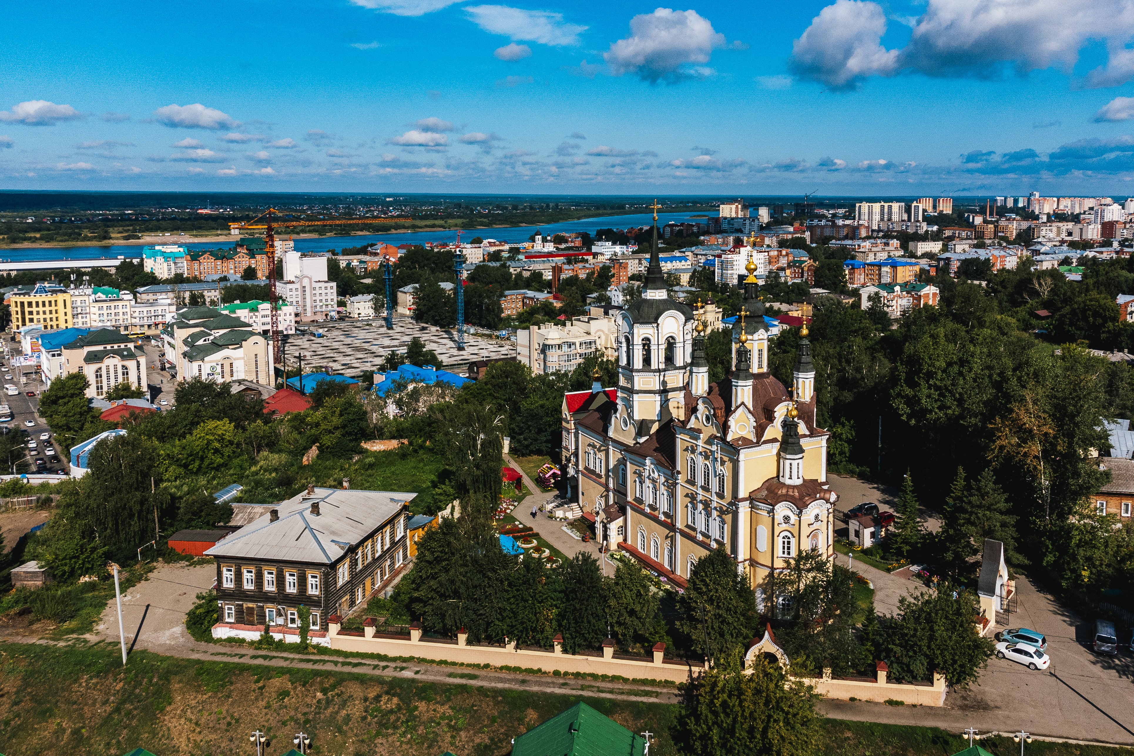 «Автобусно-пешеходная экскурсия по городу с посещением уникального театра живых кукол «2+Ку»