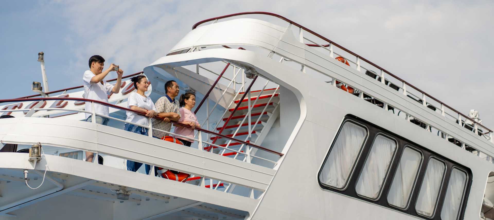 «Хоровой круиз по Волге» на теплоходе «Сергей Кучкин»