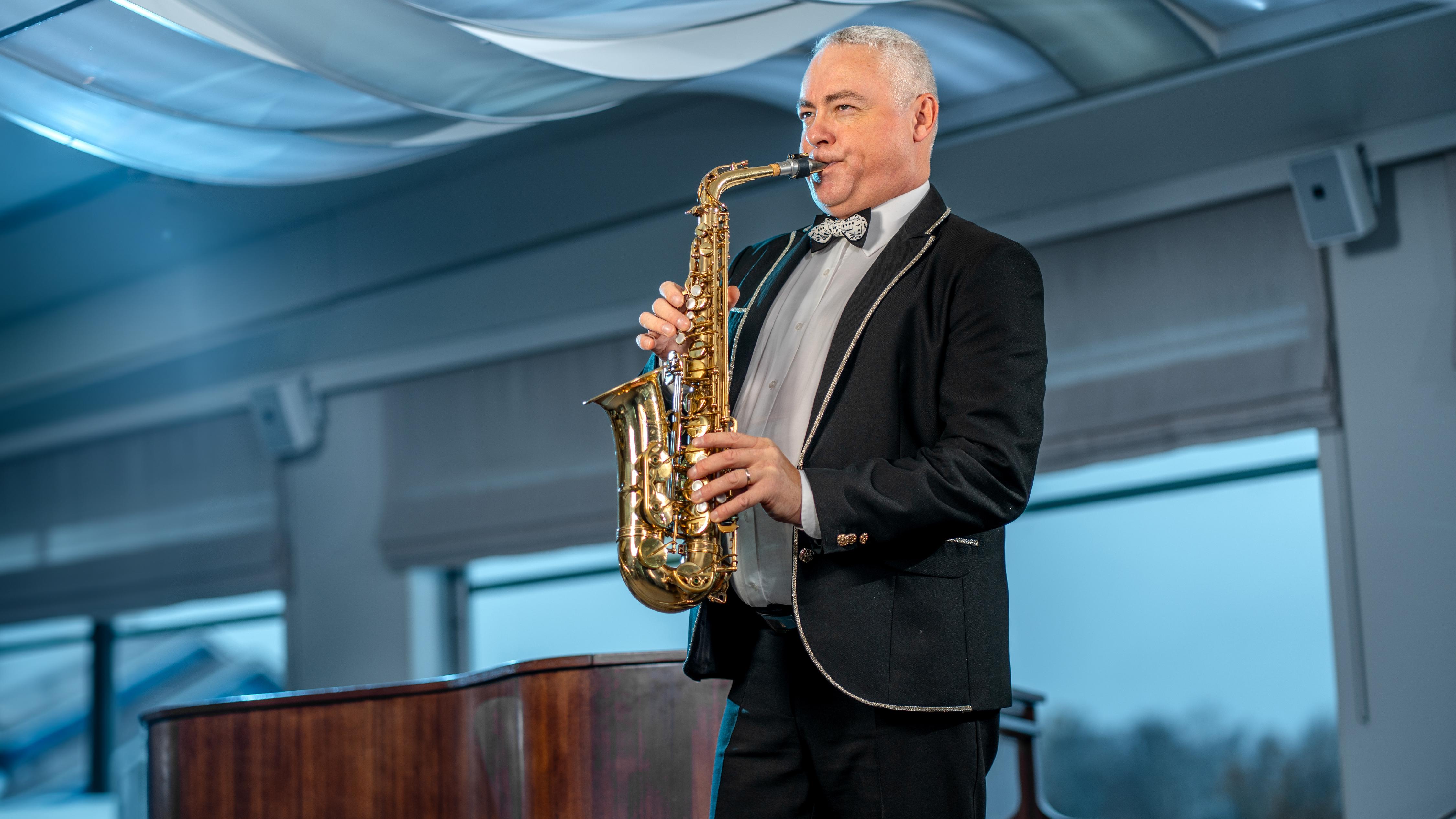 Живая музыка и выступления