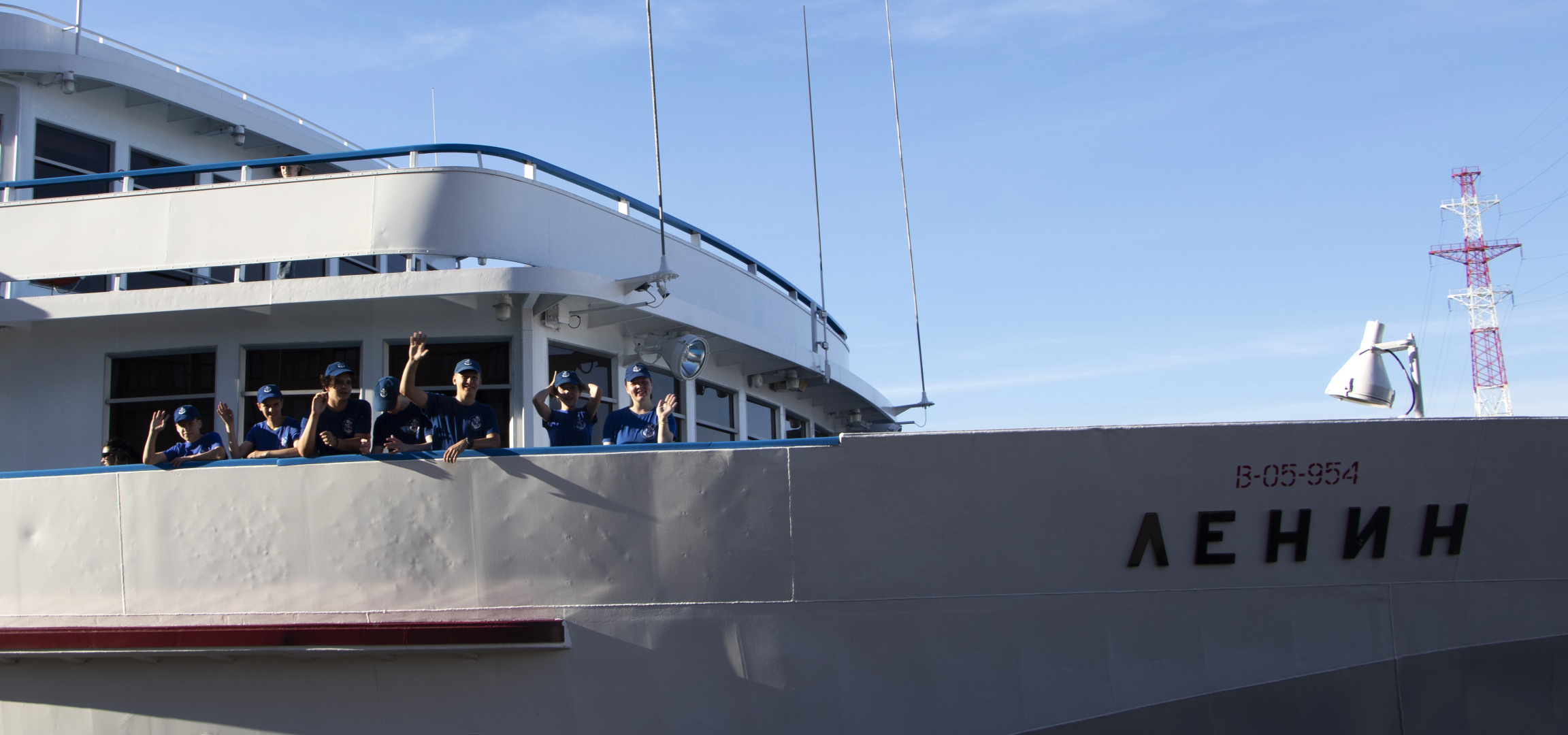 ТЕПЛОХОД «ЛЕНИН» ПРИНЯЛ НА УЧЕБНУЮ ПРАКТИКУ ВОСПИТАННИКОВ МОРСКОГО КЛУБА «ЮНГА»