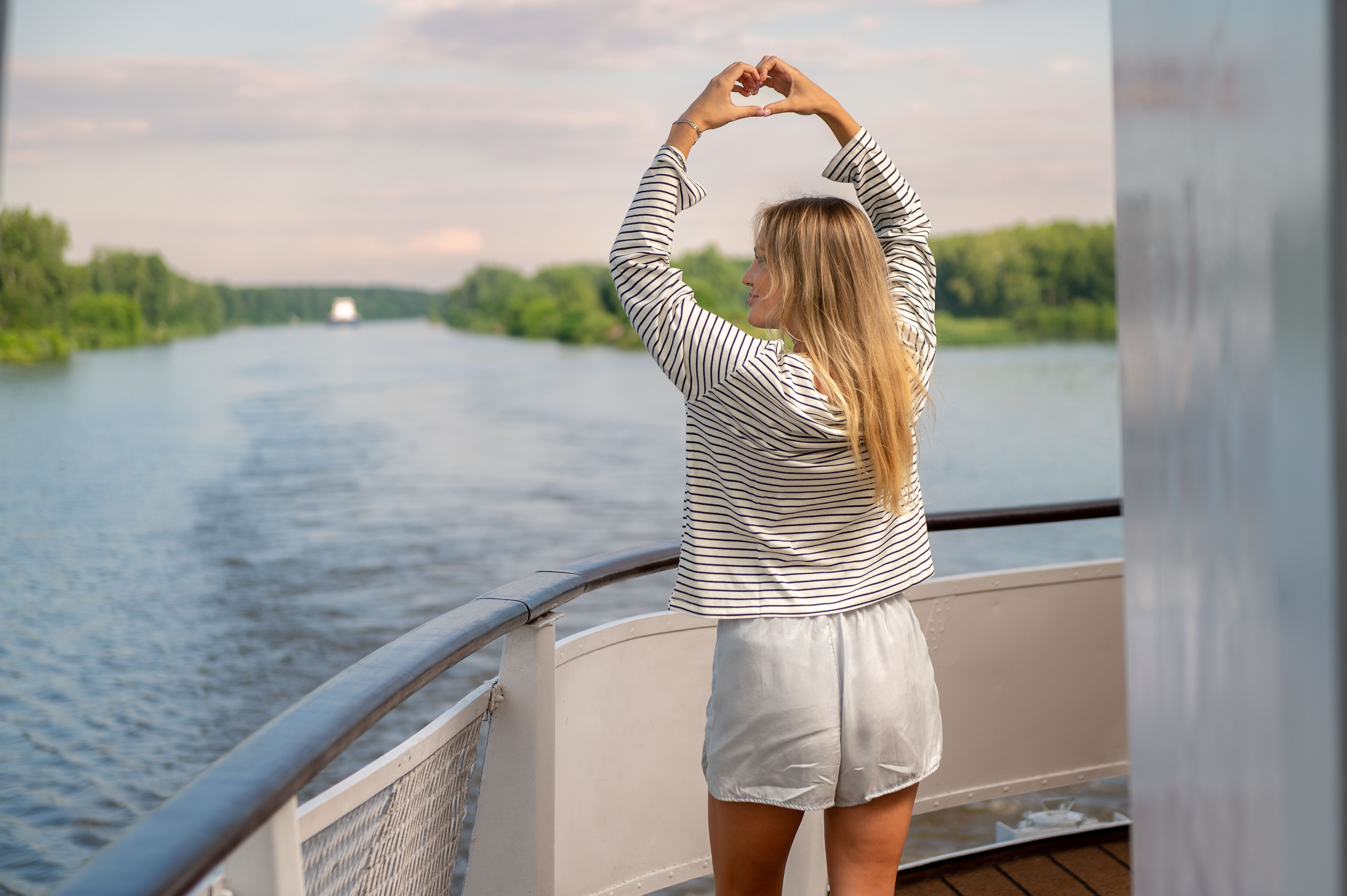 Речные круизы для студентов и молодежи: доступный отдых, в который все включено