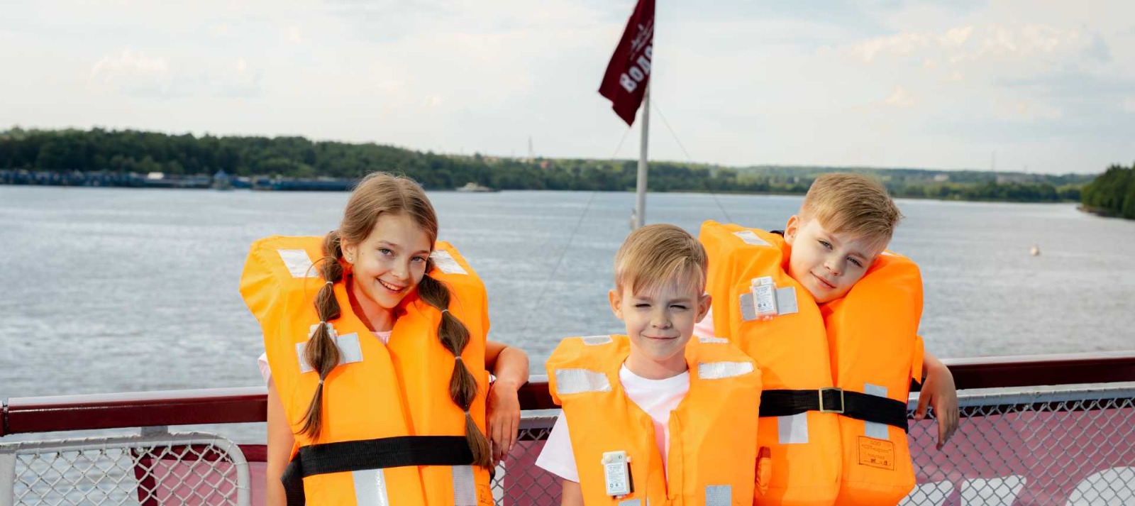 «Корабль плывёт»