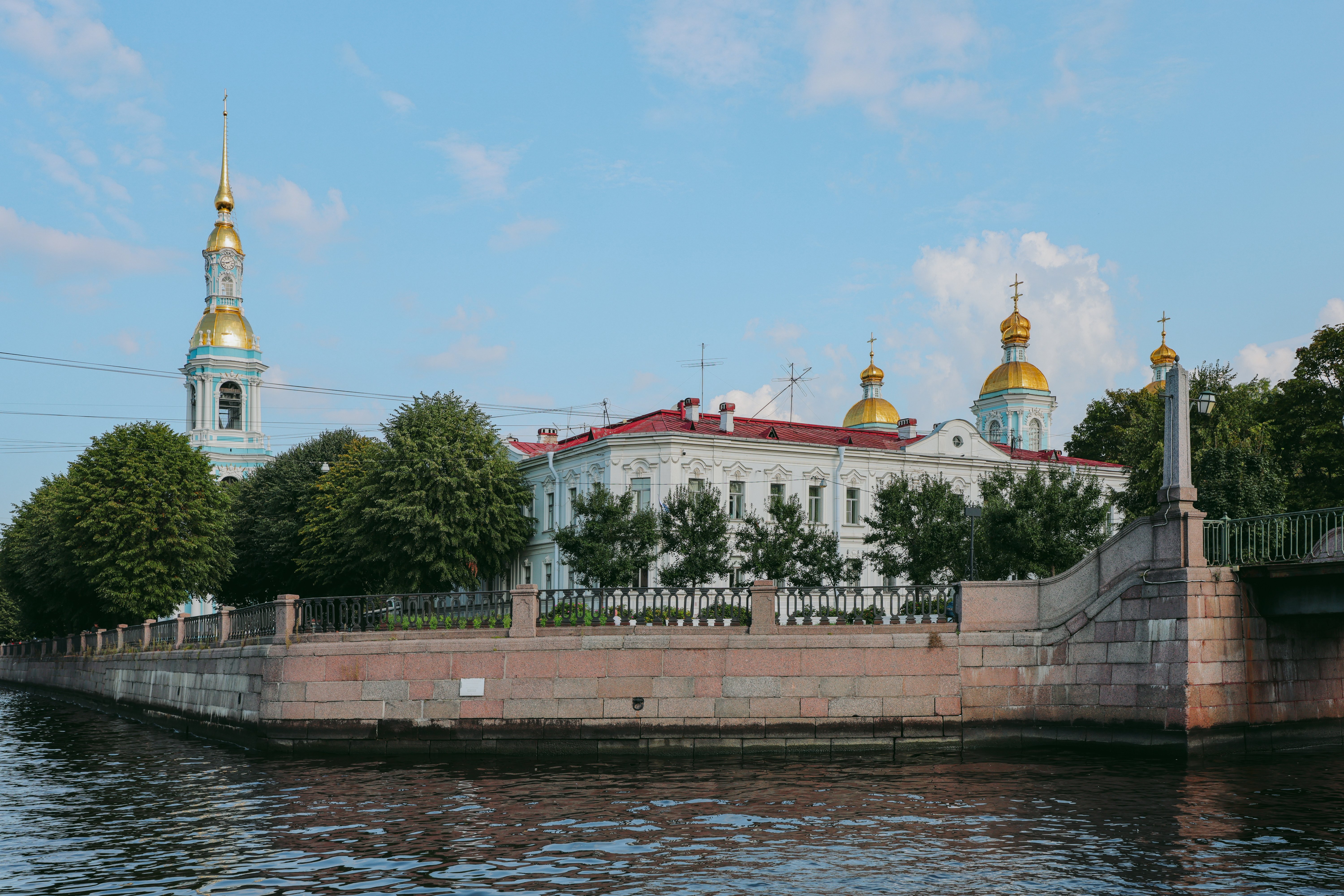 Обзорная  автобусно-пешеходная экскурсия по городу «Северная Венеция» с прогулкой по рекам и каналам Санкт-Петербурга. 