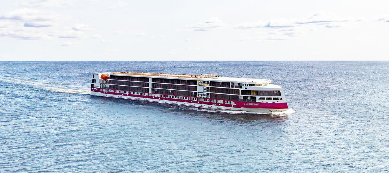 Самый современный теплоход России «Мустай Карим» ушел в первый морской круиз 