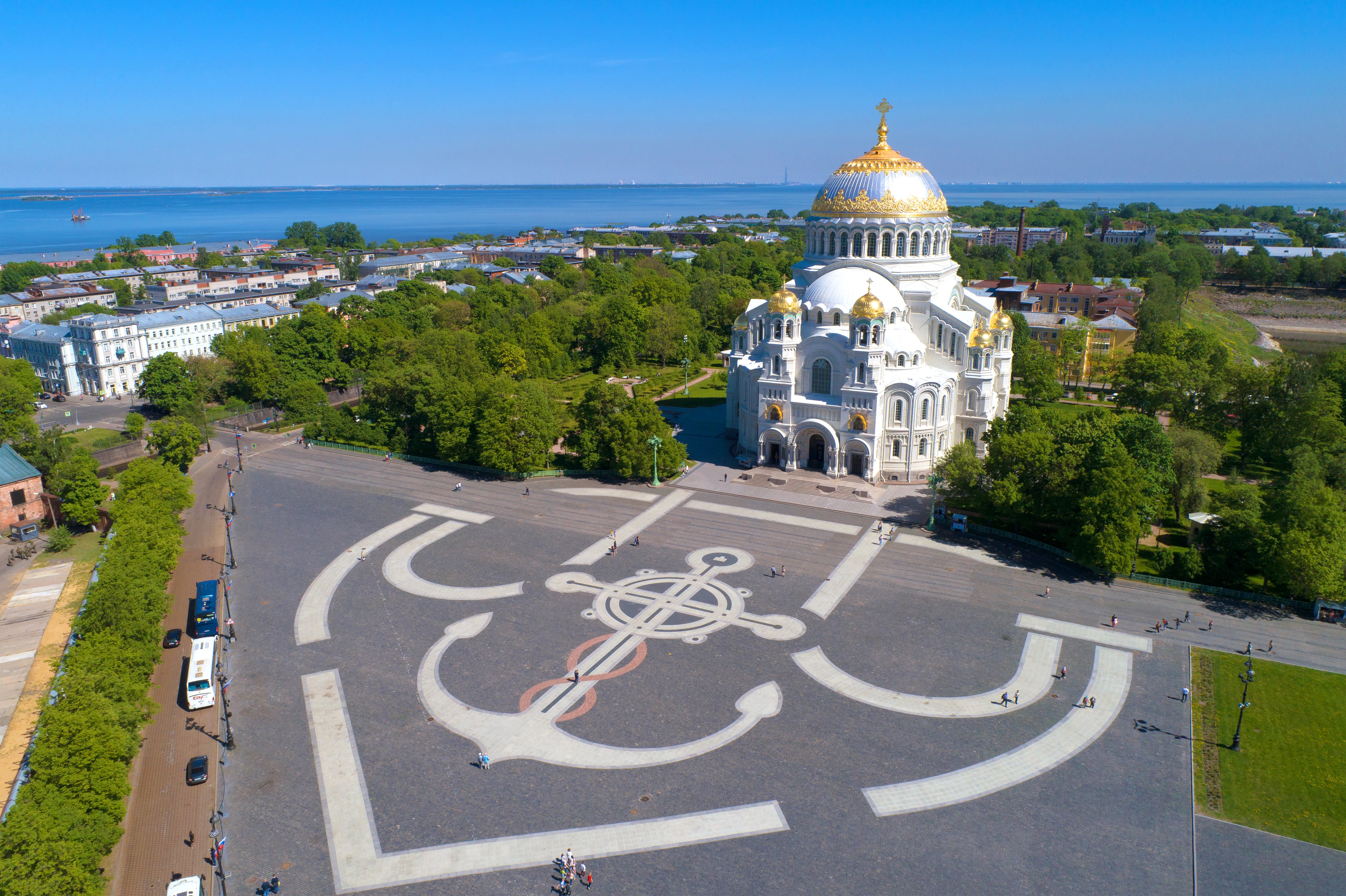 Обзорная автобусно-пешеходная экскурсия по городу Кронштадту с осмотром Морского собора