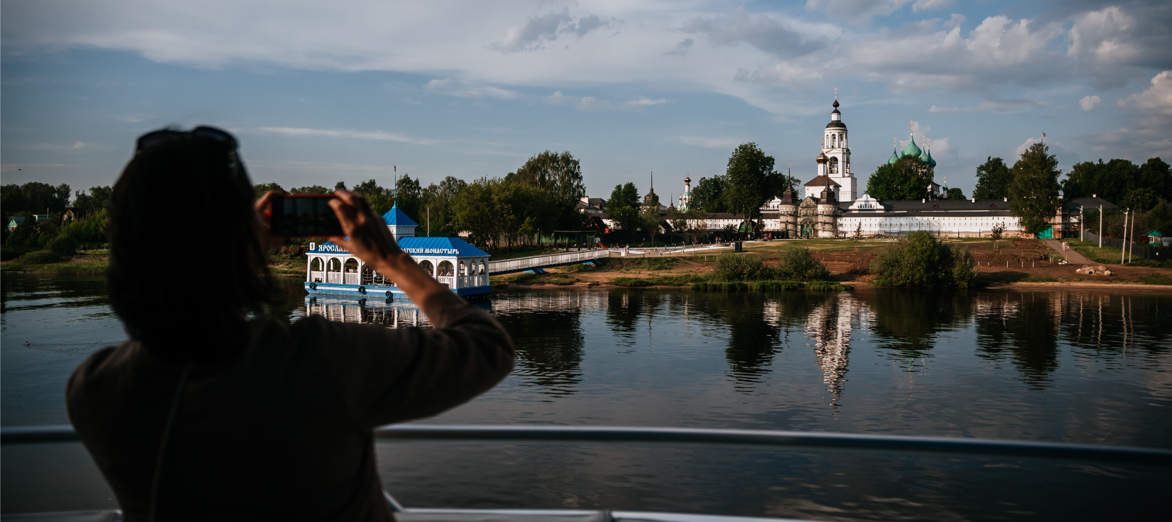 В ЯРОСЛАВЛЕ НАЧАЛ РАБОТУ ВОДНЫЙ МАРШРУТ НА ЭЛЕКТРОКАТАМАРАНЕ «БЕЛОЯР»