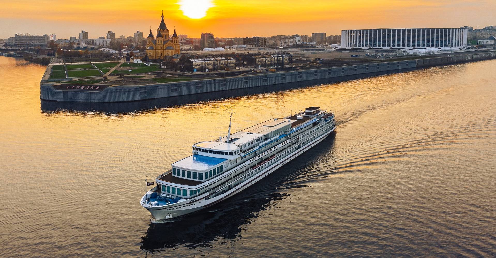 Лидеры России отправились в речной круиз с «ВодоходЪ»