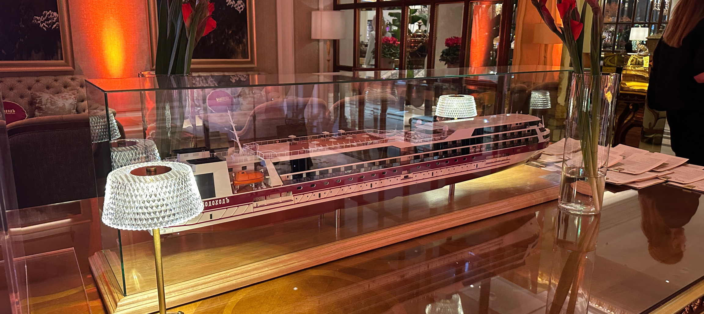 «НОЧНОЙ КРУИЗ» с «ВОДОХОДЪ»  и THE CARLTON, MOSCOW