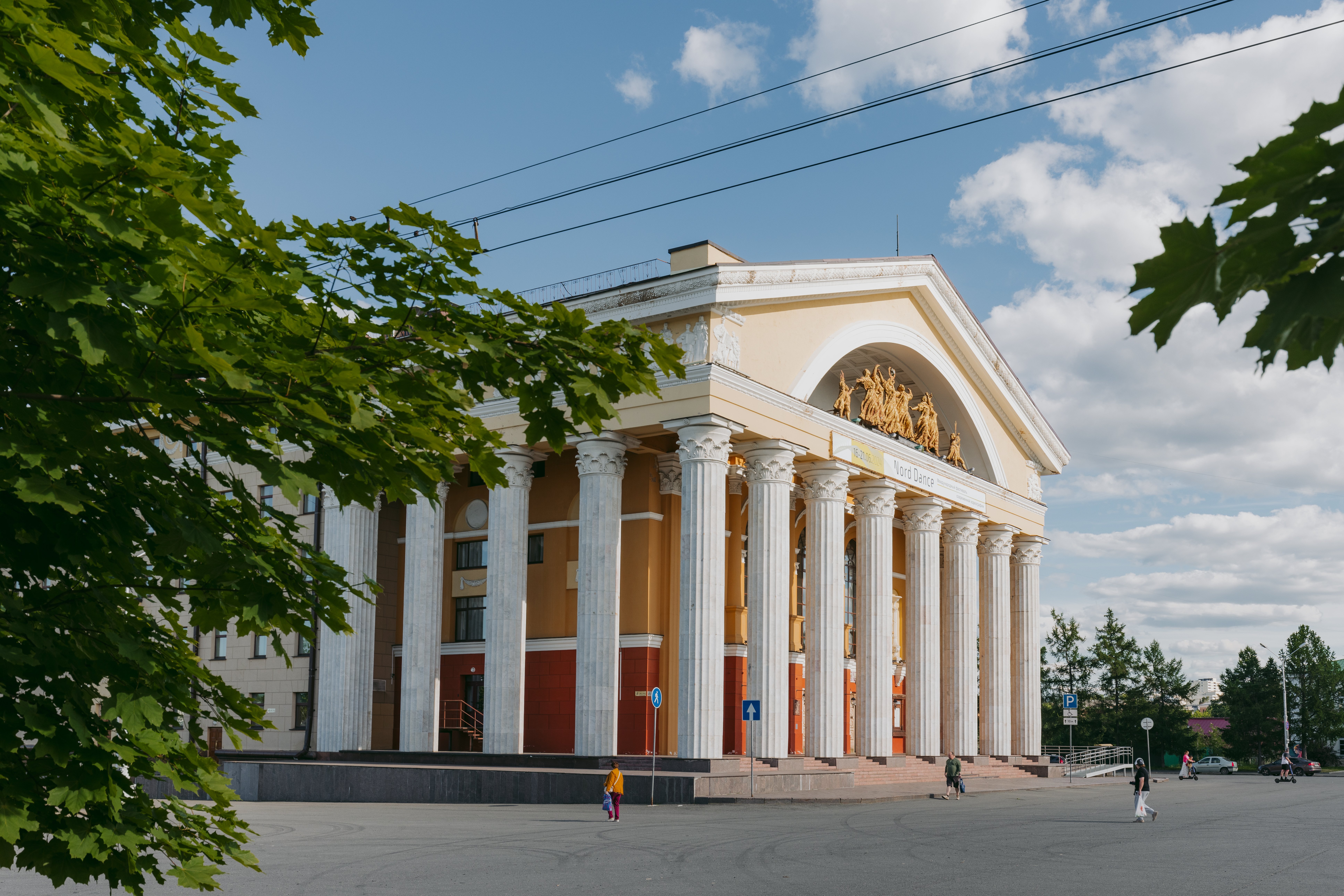 Авто-пешеходная экскурсия с посещением Центра культуры «Петровский»
