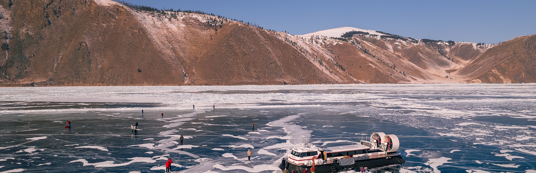 Озеро Байкал зимой: когда лучше ехать и что посмотреть